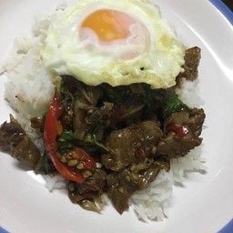 ข้าวกระเพราหมูตุ๋น