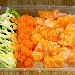 ข้าวหน้าแซลมอนสด