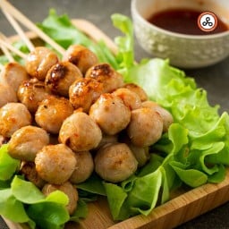 แก้ว ลูกชิ้นทอด
