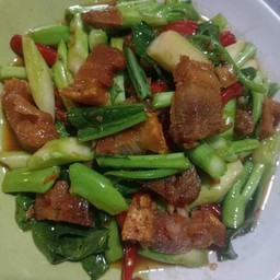 ผัดคะน้าหมูกอบ(เป็นกับข้าว)