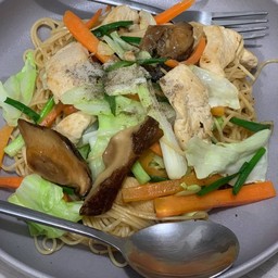 ผัดหมี่ฮ้องกง ไก่