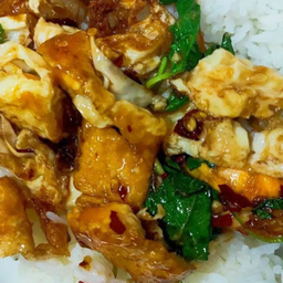 ข้าวกะเพราไข่ดาว มังสวิรัติ