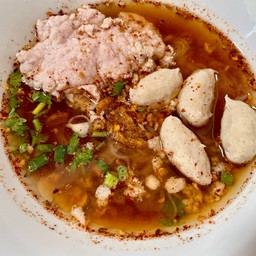 ก๋วยเตี๋ยว หมูเด้ง ลูกชิ้นหมู ต้มยำ