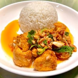 กะเพราเต้าหู้หมูสับ ราดข้าว