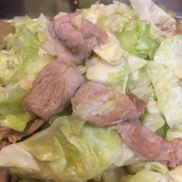 กะหลำผัดหมู