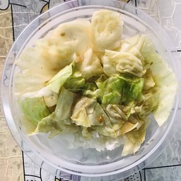 ข้าวราดกะหล่ำฉ่าน้ำปลา(ไม่มีเนื้อสัตว์)