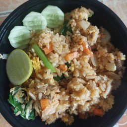 ข้าวผัดปลากระป๋อง