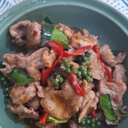 หมูผัดกะปิ