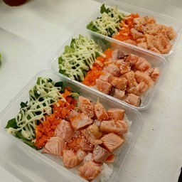 ข้าวหน้าแซลมอนเบริ์น