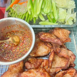 [อร่อยซ่ากับโค้ก] คอหมูย่าง น้ำจิ้มแจ่วมะนาวสด +  โค้ก ออริจินัล (กระป๋อง)