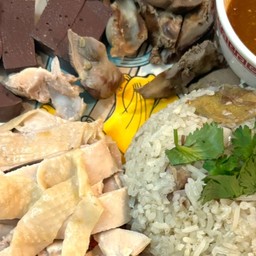 ร้าน อู๊ดเฮง ข้าวมันไก่ / เกี๊ยวปลาสามย่าน สาขาปากซอยพระยาสุเรนทร์ 30