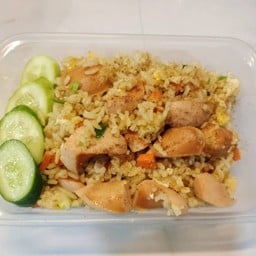 ข้าวผัดไส้กรอกไก่ (ไม่ใส่พริกไทยแจ้งทางร้านด้วยค่ะ)