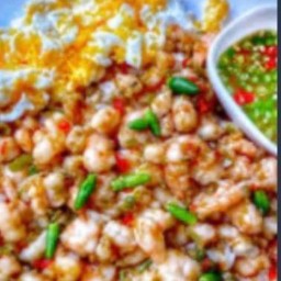 ข้าวราดกุ้งสับพริกขี้หนู ไข่ขยี้