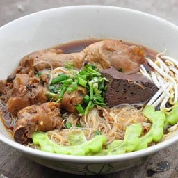 ก๋วยเตี๋ยว อาหารตามสั่ง ในซอย