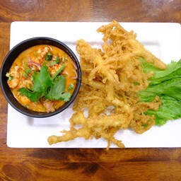 ยำเห็ดเข็มทองกรอบ