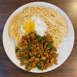 เส้นเล็กกะเพรากรอบ