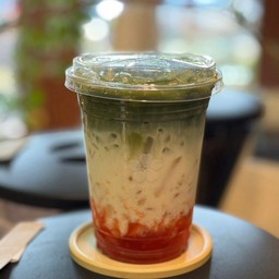 นมสดสตอเบอรี่มัทฉะ