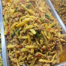 ผัดหน่อไม้ไก่สับ