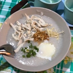 โจ๊ก + ไข่ลวก 3 ใบ เลือกใส่ หมู, ไก่,กุ้ง,เล้ง
