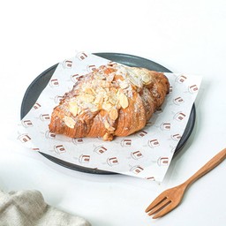 ครัวซองต์อัลมอนด์ (Almond Croissant)
