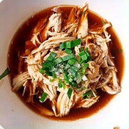 ก๋วยเตี๋ยวไก่ ไก่ฉีกล้วน น้ำตุ๋น