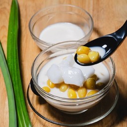 แปะก๊วยนมสดมะพร้าวกะทิ