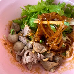 ก๋วยเตี๋ยวแห้งเส้นคลุกหมู