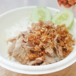 ข้าวราดกระเทียม