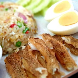 ข้าวผัดปลาสลิด+ไข่ต้ม