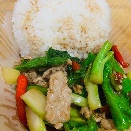 ผักคะน้าหมูชิ้น-ราดข้าว