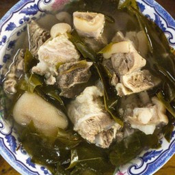 ต้มขาหมูใบชะมวง