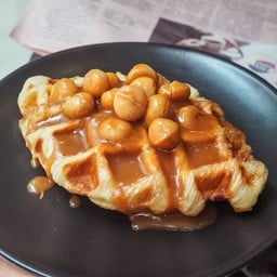 Croffle Caramel Macadamia