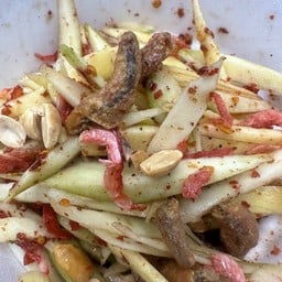 ยำมะม่วงกุ้งแห้งปลากรอบ
