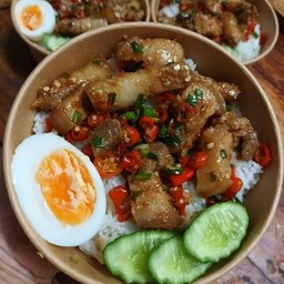 สามชั้นคั้วพริกเกลือ