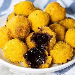 Setเอาแต่ใจ ช๊อคโกแลตบอลลาวา 5  ลูก +นักเก็ตกุ้ง 5 ชิ้น  +เฟรนซ์ฟรายส์ ไซส์ L