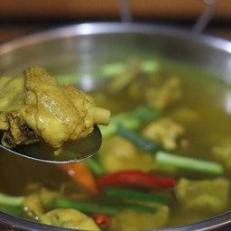 ไก่บ้านต้มขมิ้น