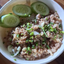 ข้าวหมูสับผัดกระเทียม