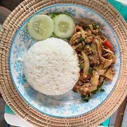 ผัดกะเพราหน่อไม้ดอง
