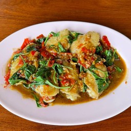 ปีกไก่ผัดใบโหระพา