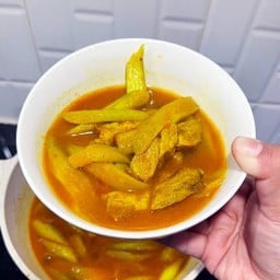 แกงเหลืองหมูสามชั้นออดิบ (ใต้แท้)