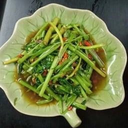 ผัดผักบุ้งไฟแดง