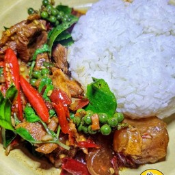 ข้าวผัดฉ่าหมูกรอบ