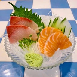 367 Hamachi Salmon Sashimi
