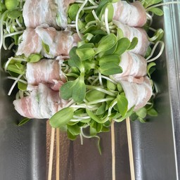 เบคอนพันยอดอ่อนทานตะวัน