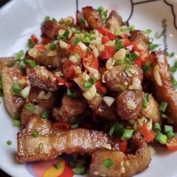 สามชั้นขั้วพริกเกลือ(เป็นกับข้าว)