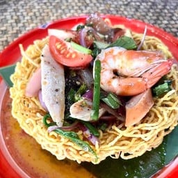 ยำหมี่กรอบ