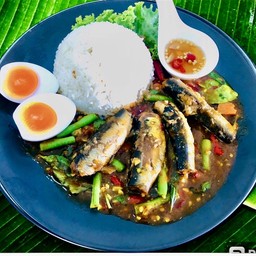 ข้าว + เครื่องแกงปลากระป๋อง 1 กระป๋อง  ( ไม่รวมไข่ ) Canned Fish curry rice