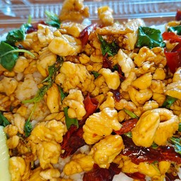 ข้าวกะเพราไก่สับคลุก