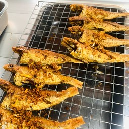 ร้านลองชิมแล ข้าวแกง&อาหารตามสั่ง /ตลาดอังคารหัวถนน