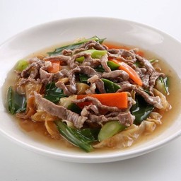 ก๋วยเตี๋ยวราดหน้าเนื้อ